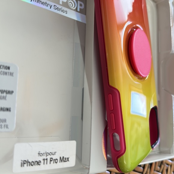 Otter + POP Clear case for iPone 11 ProMax in Ombre - Picture 4 of 5